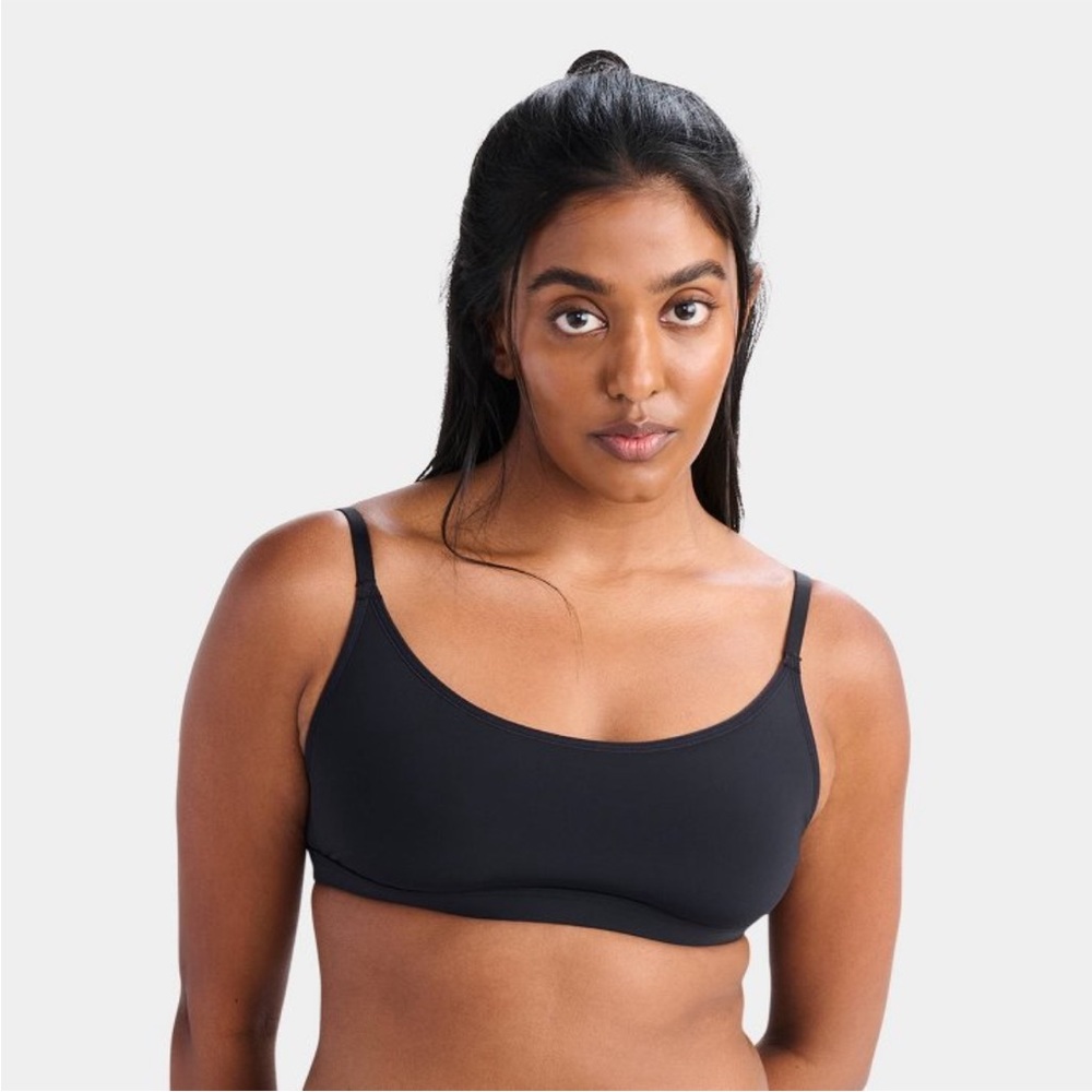 Black Seamless Scoop Neck Bra